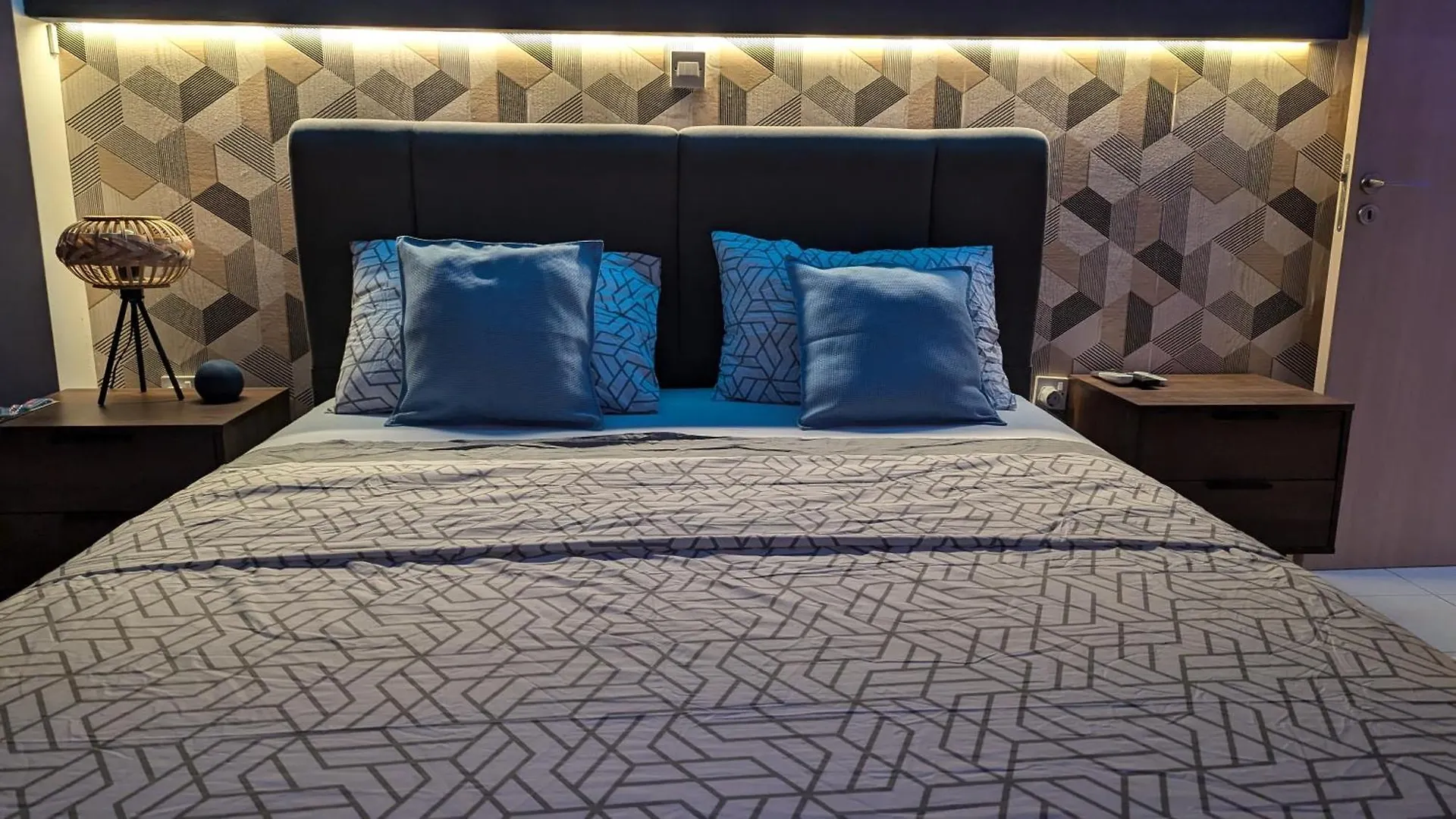 Lägenhet Luxury 2-Bedroom Apt. With Seaview Protaras